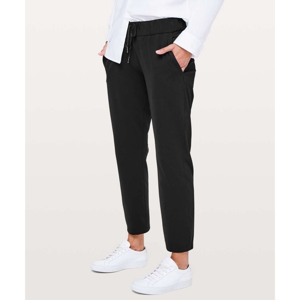 Lululemon - Black on the Fly Luxtreme Pants